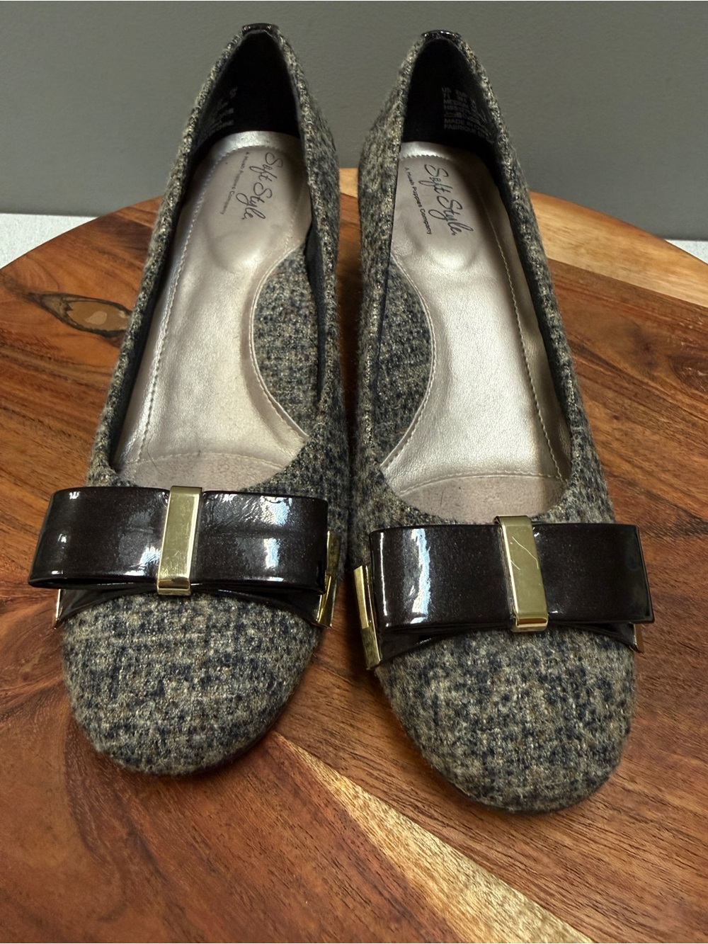 Soft Style Tweed Pumps w/ Patent Bow Accent |‎ Size 7.5 Comfort